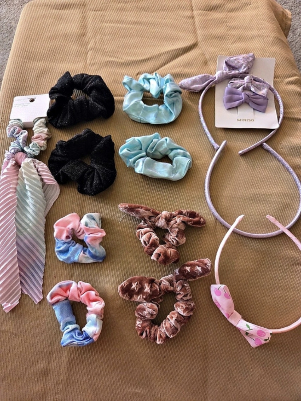 MINISO Hair Accessories Set in Pink & Black